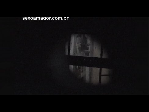 ❤️ Блондини ичкери кирпичтин артына катылган кошуналык войер жашыруун түрдө видеого тартып алат ❤️❌ Порно порно боюнча бизде ❤